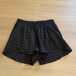 Lululemon - negative split textured run short